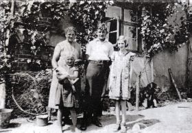 12.061943herderhausfam.jpg